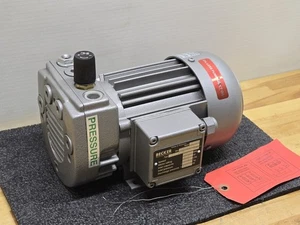 Pompa per vuoto Becker DT 4,8, 0,6 HP, 3300 giri/min, ingresso CFM 5,6, uscita +15 PSI - Foto 1 di 9