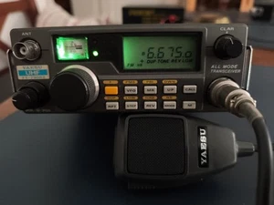 Yaesu Ft-790RII mit Mikrofon, Batteriekasten guter Zustand siehe Fotos - Photo 1/4