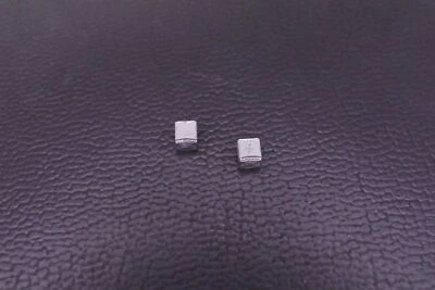 Lote de 2 condensadores cerámicos SQCB7M100JAJWE AVX RF 10pF 500V 5% SMT 0,11" x 0,11" Foto 1 de 4