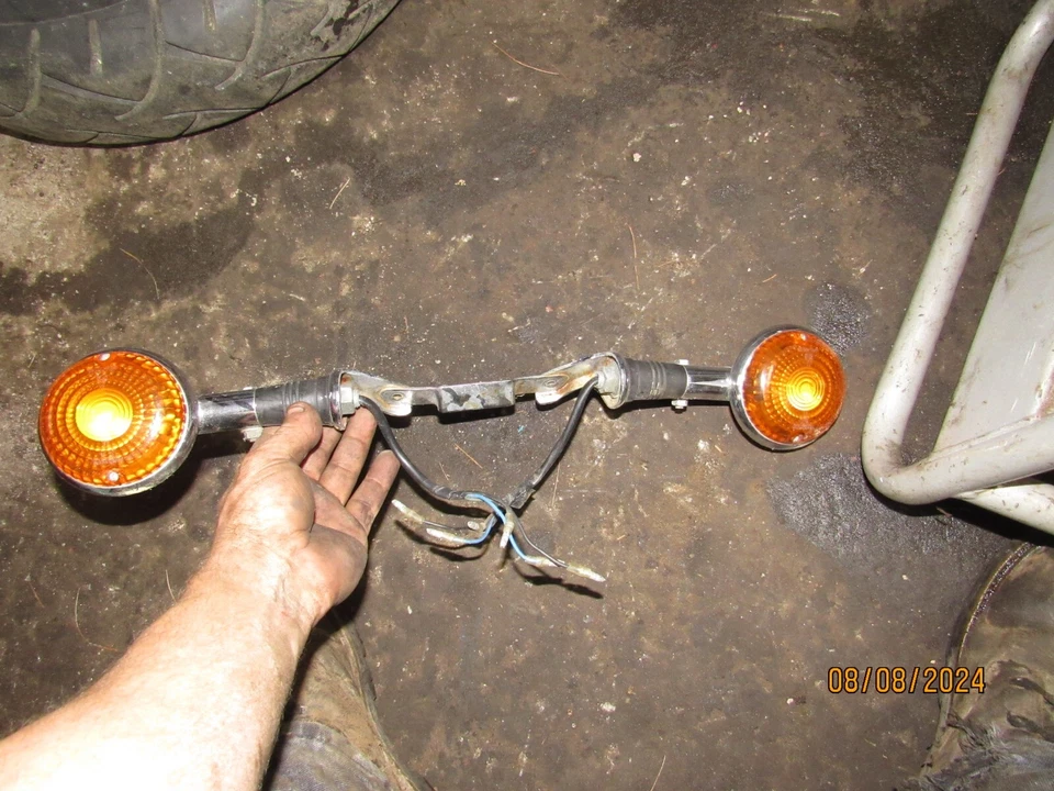 Yamaha XV1100 1996 Virago intermitentes delanteros izquierda derecha direccional Foto 1 de 1