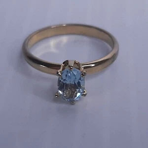 Vintage Size 7.5 Womens Ring Aquamarine Glass Stone Gold Tone Prong Facet Cut - Imagen 1 de 7