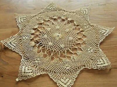 Linge ancien Napperon au crochet TRES  amidonné  ( 44 x 45 cms  ) - Photo 1/3