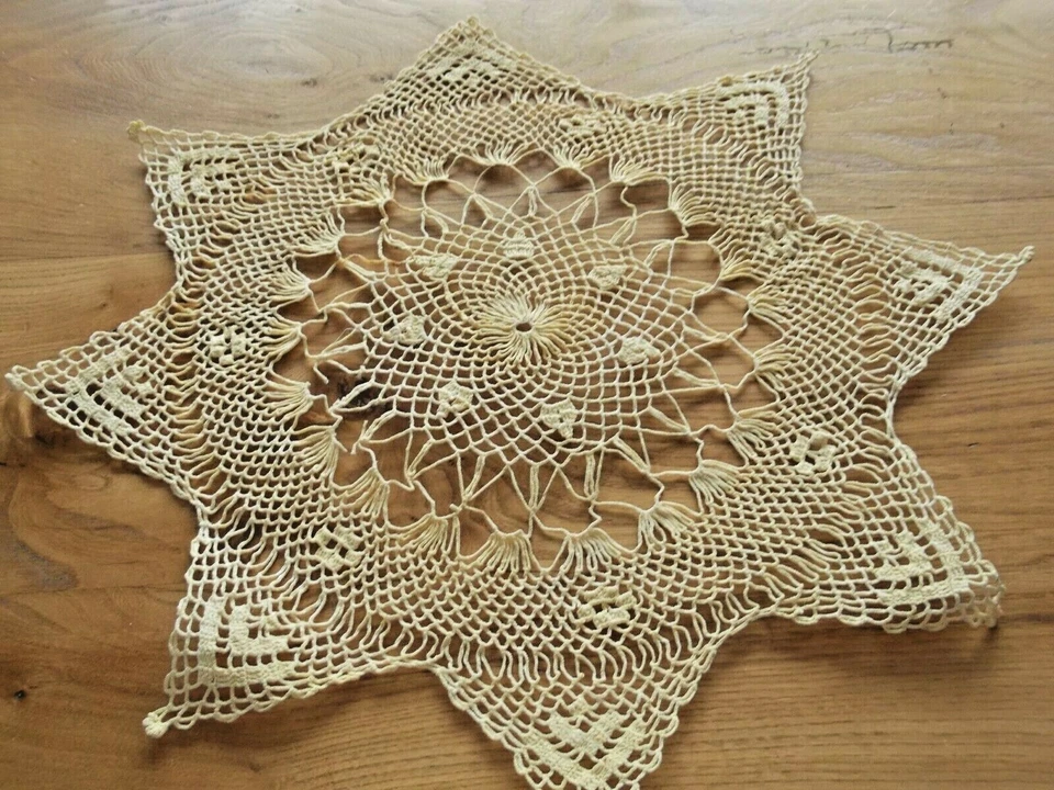 Linge ancien Napperon au crochet TRES  amidonné  ( 44 x 45 cms  ) - Photo 1/3