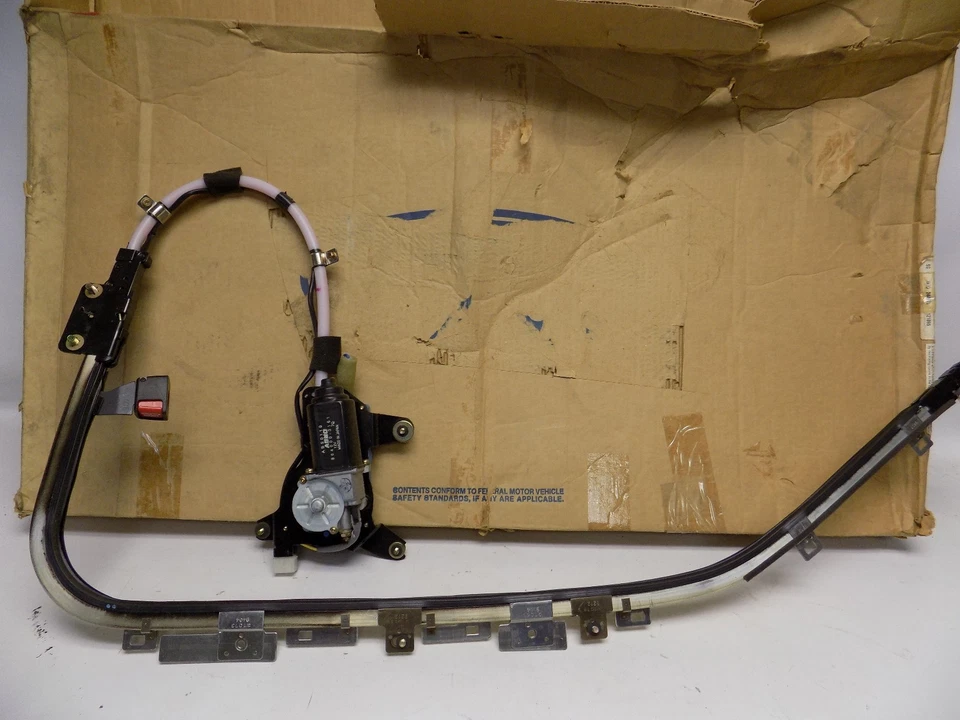 Nuevo OEM 1990-1993 Ford Festiva cinturón de seguridad delantero conjunto de oruga lado izquierdo Foto 1 de 3