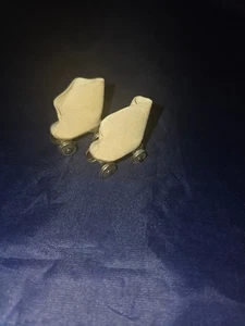 1950s Vintage Vouge Ginny Doll roller Skates white ivory suede skater - Picture 1 of 5