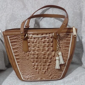 Bolso de Mano Brahmin Pequeño Willa Tesoro Tri Color Textura Cocodrilo Cuero Repujado En muy buena condición - Imagen 1 de 16