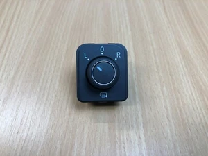 Genuine VW Golf 8 Mirror Control Switch - 3G0959565A - Picture 1 of 2