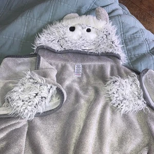 Bnwot Next unisex Kid Hoodie Fleece Blanket Mini Monster Fluffy Head & Paws - Picture 1 of 4