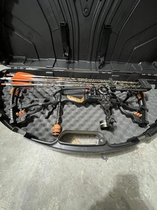 Hoyt Carbon Spyder 30 Bow 55 to 65 lb draw 28.5 in draw length. - Picture 1 of 5