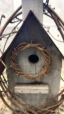 Techo de metal oxidado hecho a mano rústico de madera para pajarera detalles enredadera para decoración de jardín Foto 1 de 4