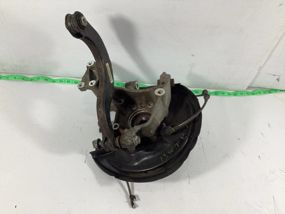 Volkswagen Tiguan 2010-2017 eje trasero izquierdo buje de nudillo OEM. Foto 1 de 4