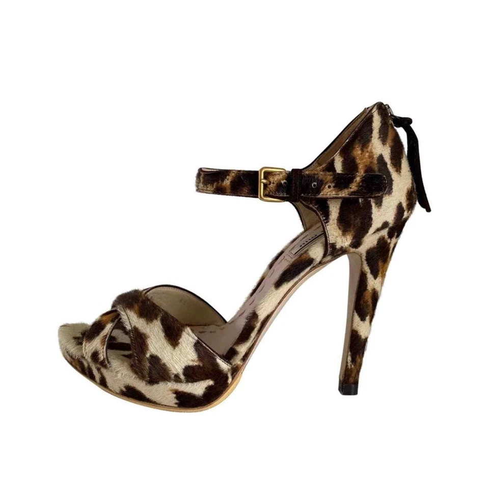 1124- SANDALIA plataforma tacón piel de becerro estilo pony MIU MIU estampado animal Foto 1 de 4
