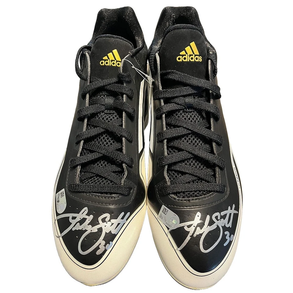 卢克·斯科特亲笔签名阿迪达斯钉鞋-球员壁橱项目 — 第 1/1 张图片