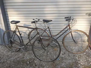 1972? Schwinn Varsity 10 Speeds. His And hers! Men's/Woman's Pair! Shipping TBD - Picture 1 of 24