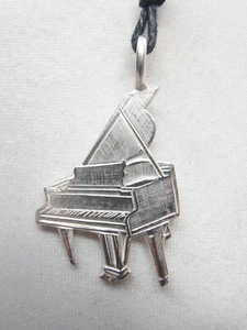 Pianoforte : Ciondolo in Argento 925 - Pendente Pianista - Musica - Musicista - Foto 1 di 8