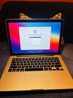 Apple MacBook Pro 13” Retina (Early 2015, A1502) – 2.7GHz i5, 8GB RAM, 256GB SSD - Image 1 of 4