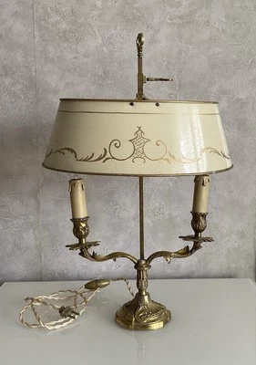 LAMPE BOUILLOTTE STYLE LOUIS XVI  EN BRONZE AVEC ABAT JOUR EN TÔLE. - Photo 1/4