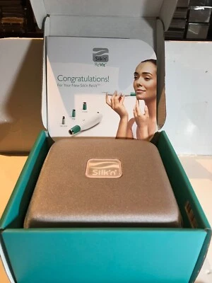 Silk'n Revit Microderm Cuidado Facial de la Piel con Cable Eléctrico Antienvejecimiento Acné con Estuche Foto 1 de 4