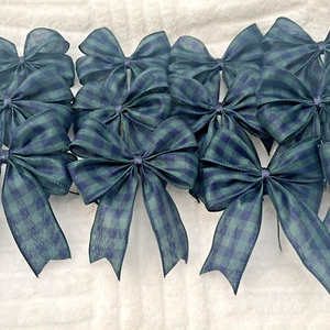 Nuevo conjunto de 12 guirnaldas de árbol con arcos de cinta de Navidad a cuadros de búfalo verde azul marino - Imagen 1 de 7