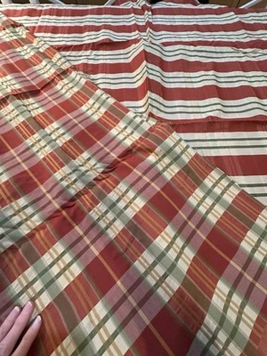 Listrado Borgonha, Verde, Branco e Tecido Remanescente Texturizado Seda com nervuras 68x54” - Imagem 1 de 4