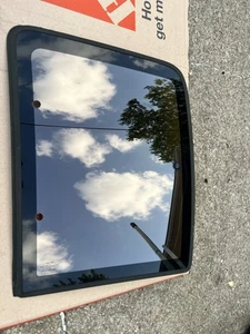 1988-1998 Chevrolet C1500 (GMC) LH quarter glass vent window (driver-side) OEM - Picture 1 of 4