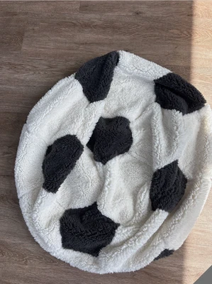 Cubierta de bolsa de frijoles Pottery Barn Kids Sherpa pelota de fútbol Foto 1 de 2