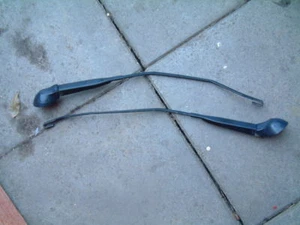SMART FORTWO 2002 PAIR OF FRONT WIPER ARMS (COVERS NOT INC) - Picture 1 of 2