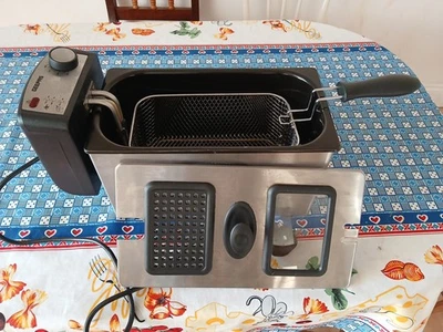 GEEPAS GDF36011UK 3L Deep Fat Fryer with Viewing Window - Silver - Image 1 of 4