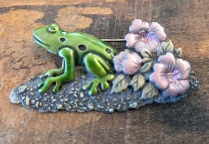 Vintage JJ Jonette Jewelry Frog Lily Pads Pin Brooch - Picture 1 of 3