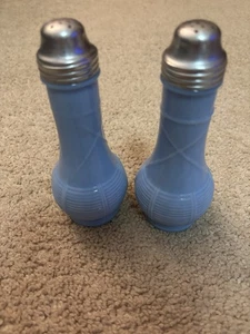 JEANNETTE DELPHITE BLUE GLASS SHAKERS - Bild 1 von 3