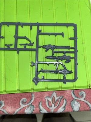 Games Workshop Warhammer 40k Eldar Guardians Legs, Heads, Arm Spare Parts Sprue - Image 1 of 4