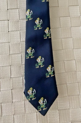 Gravata de pescoço irlandesa Leprechaun Notre Dame luta feita na Irlanda - Imagem 1 de 4