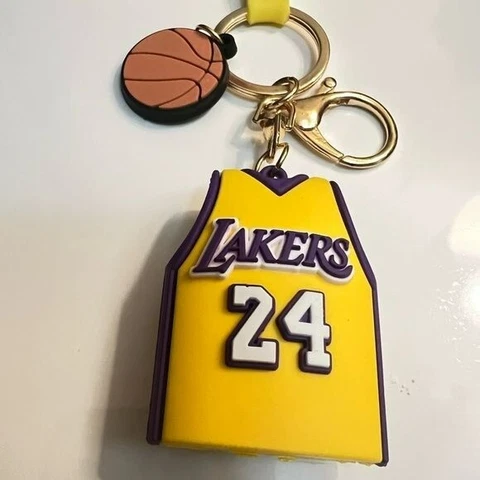 KAYCHAIN LAKERS  24 COLOR YELLOWWHITE PURPLE   Keychain Lakers 24 KOBE  Bryan Cover