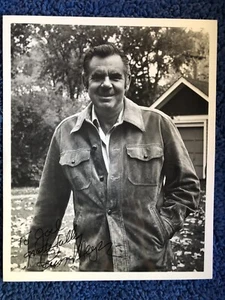 Foto autógrafa personalizada del director de cine RUSS (King of the Nudies) MEYER - Imagen 1 de 2