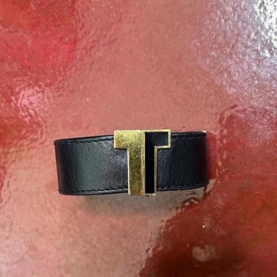 Pulsera Tory Burch de cuero negra con logotipo T dorado Foto 1 de 4
