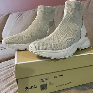Michael KORS Katrina Knit Bootie. New 9 - Picture 1 of 24