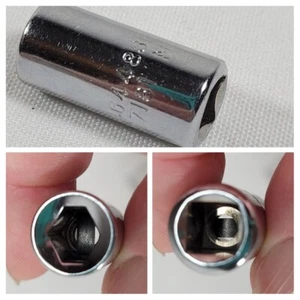 Holder Socket with an internal "U" Shaped Spring Retaining Clip - Picture 1 of 12