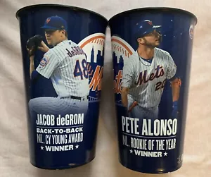 NY METS 2 SET TAZZE DA COLLEZIONE PETE ALONSO ROOKIE YR & JACOB DEGROM CY YOUNG - Foto 1 di 6