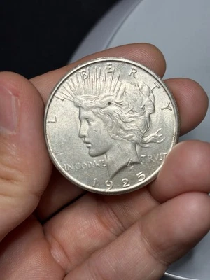 Dólar de la paz 1925 S $1 Foto 1 de 2