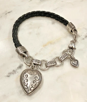 Pulsera Brighton Kings Road trenzada correa de cuero negro placa plateada corazón encanto Foto 1 de 4