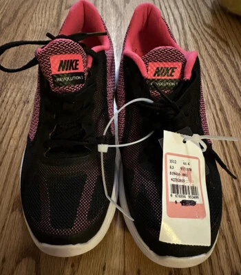 Jugendliche Nike Revolution 3 Turnschuhe - Schwarz/Pink, Größe 4Y Neu - Bild 1 von 4