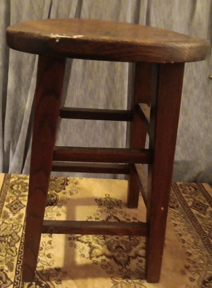 TABURETE VINTAGE ARTESANAL ROBLE OSCURO ENVEJECIDO 13" REDONDO SILLÍN SUPERIOR 18" ALTOx11" base Foto 1 de 4