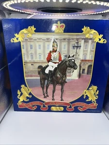 Nuovo Breyer Horse #3368 Life Guards of the Queens Household Cavalry - scatola grezza - Foto 1 di 14
