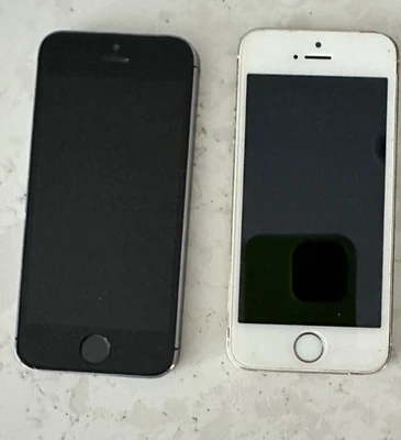 Apple iPhone 5s  - Lot of 2 (1 black, 1 white) A1453 - for parts only - Image 1 of 4
