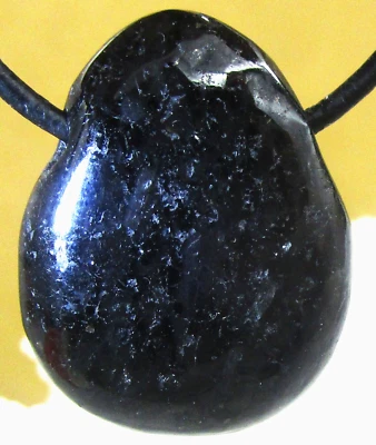 NUUMIT    Trommelstein   gebohrt    EDELSTEIN   ANHÄNGER    Nr.17 - Bild 1 von 2