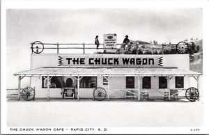 RAPID CITY, SOUTH DAKOTA - CHUCK WAGON CAFE - ROSTSEITENRESTAURANT - POSTKARTE - Bild 1 von 2