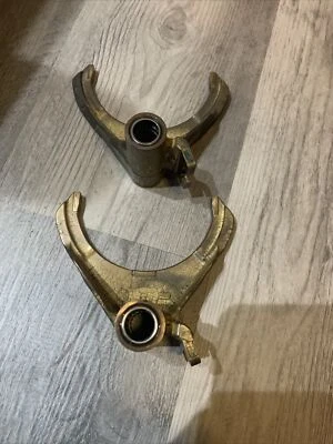 Garfo de câmbio SRT-4 T-850 transmissão 1-2 - Imagem 1 de 4