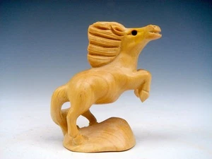 Escultura Netsuke japonesa de boj tallada a mano caballo corriendo 2 patas arriba #11182202 - Imagen 1 de 5