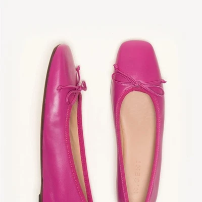 Pisos de cuero fucsia con detalle de lazo Foto 1 de 4