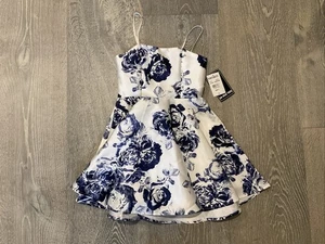 Un Deux Trois Mädchen Kleid geblümt blau-weiß Größe 7 mit verstellbaren Trägern - Bild 1 von 8